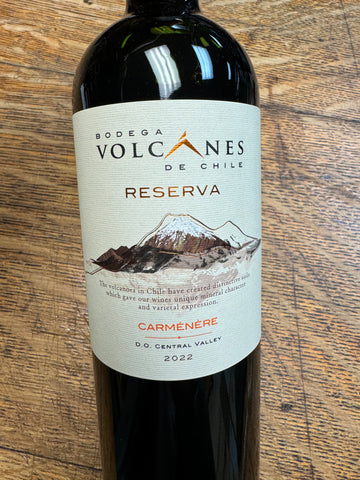 Bodegas Volcanes Reserva Carmenere 2022